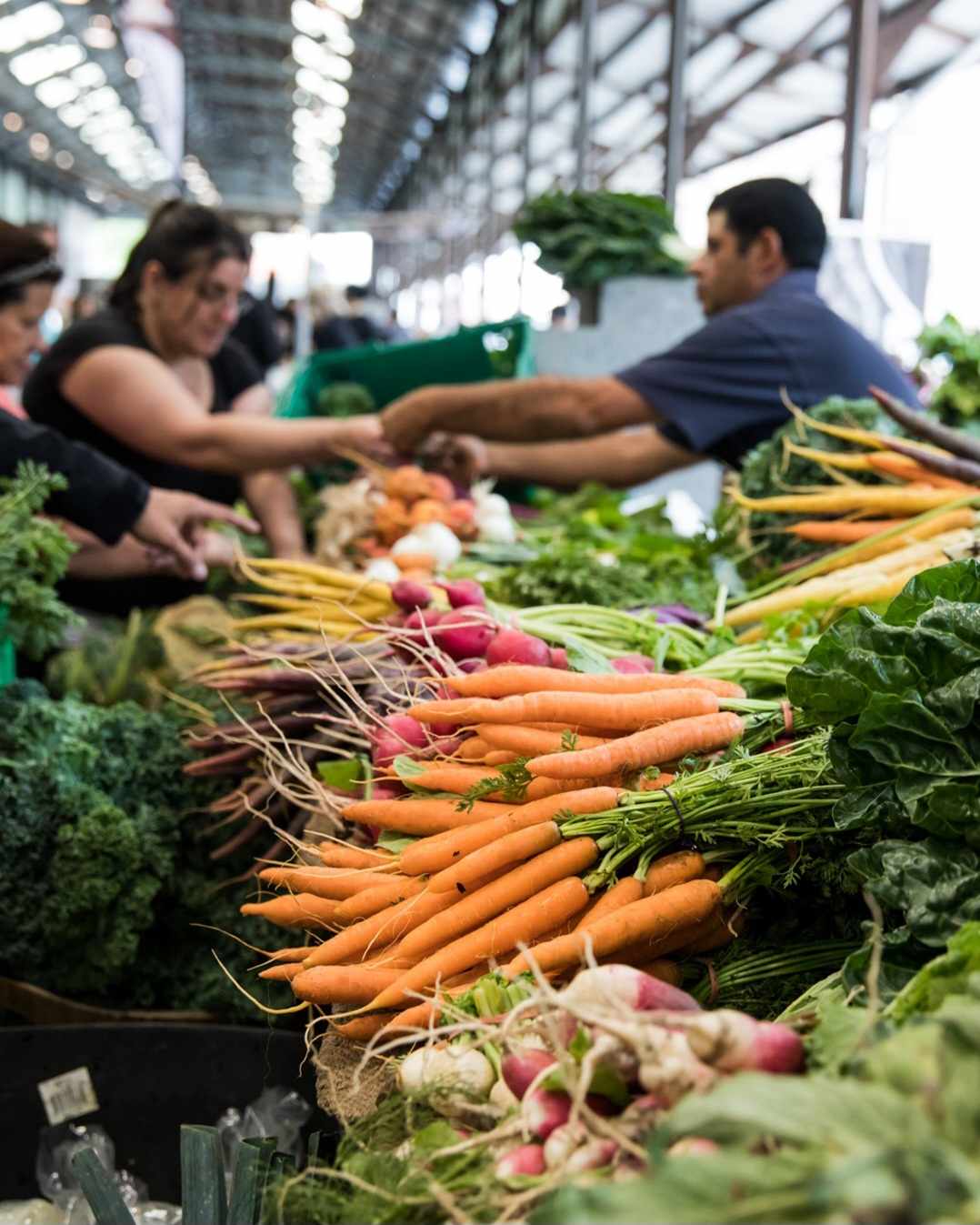 Image of vegetable stand at a farmers market