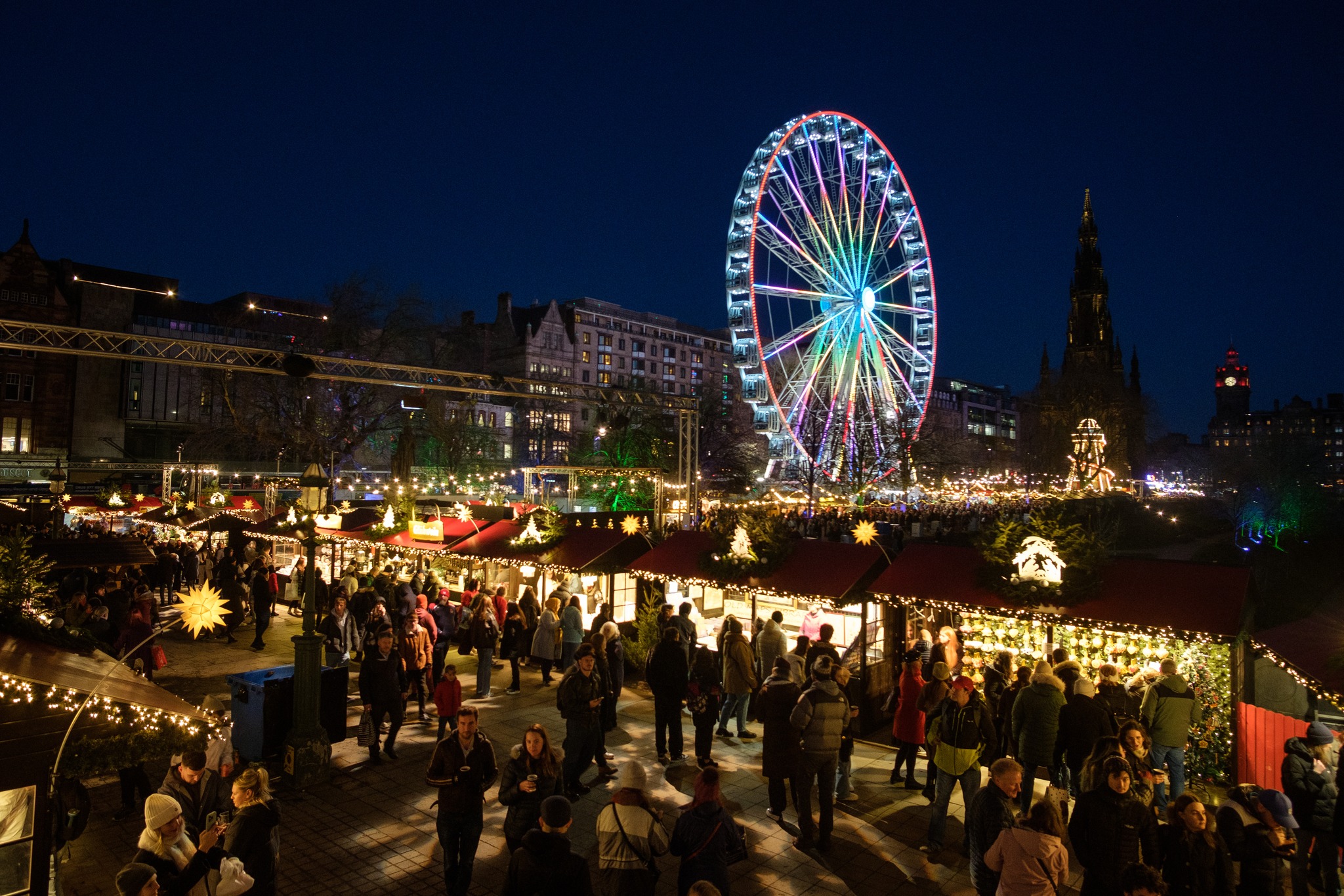 Edinburgh Christmas Market Featured Image